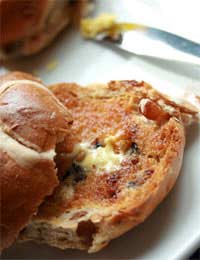 Easter Foods: Hot Cross Buns